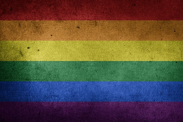 Krucjata Przeciwko Ciszy: Jak LGBT+ wierzący kształtują teologię oddolnie, jeden kaznodziejski podcast na raz