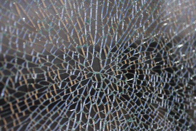 Łzy Matki Boskiej: Cudowne Zjawiska Łzawienia Figur i Obrazów