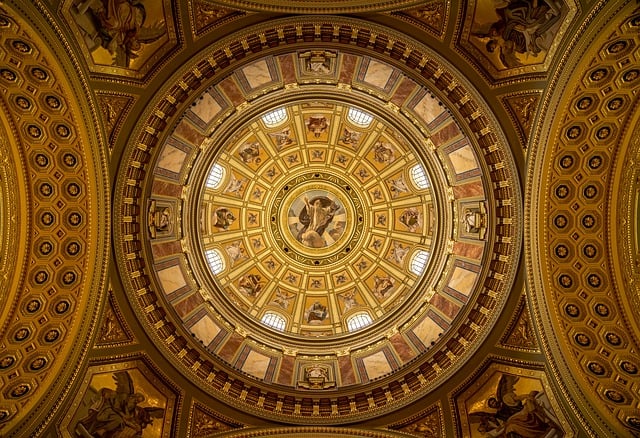 Cisza w kościele i krzyki w sercu:  O relacji religii i tożsamości LGBT+