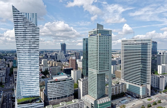 **Kościoły "Betonowe Namioty": Architektura powojenna jako odpowiedź na potrzeby wspólnot w zurbanizowanych przestrzeniach.** - 3 2025