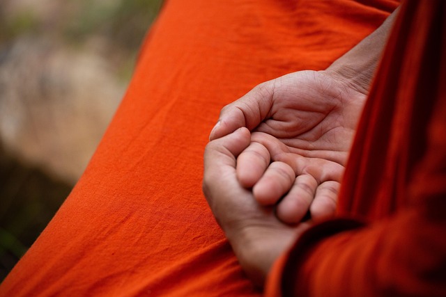 Magia Mudr: Od starożytnych rytuałów do współczesnego mindfulness